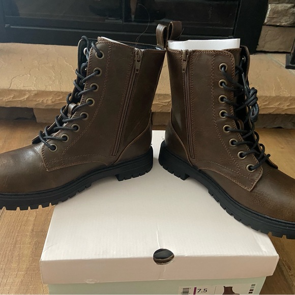 NWT-SO Brown Combat Boots -Size 7.5 - Picture 3 of 5